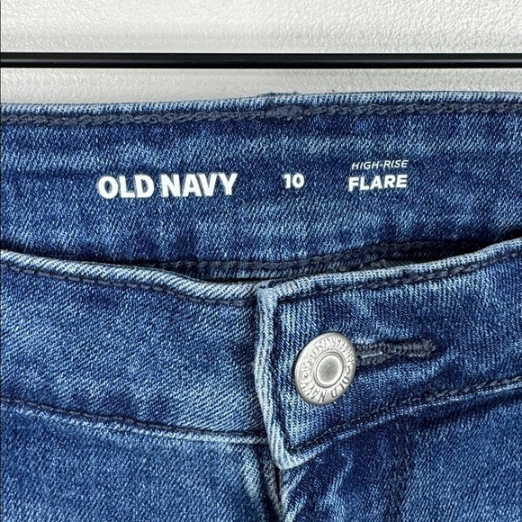 Old Navy Women's Size 10 High Rise Flare Jeans in Classic Blue - Picture 3 of 6